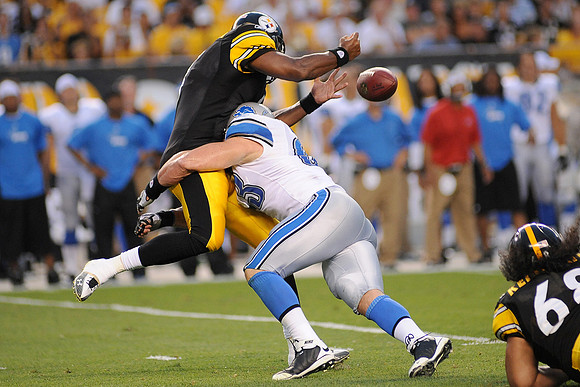 NFL 2010 - August 14 - Detroit Lions trail Pittsburgh Steelers 13-7 at halftime.